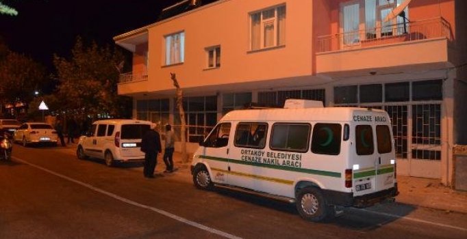 Aksaray'da, aynı evi paylaşan iki genç ölü bulundu