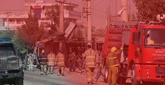 Afganistan'da vali konvoyuna bombalı saldırı: 3 ölü