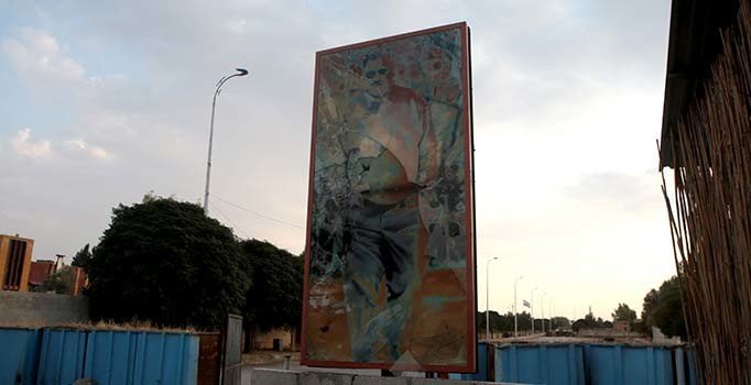 YPG, Tel Abyad'da hastane yakıp Öcalan'ın posterini astı