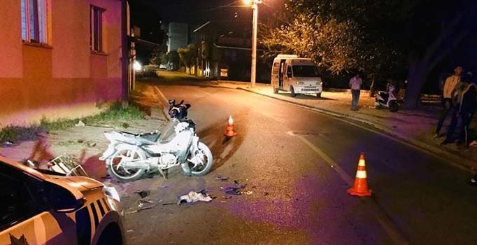 Aydın'da motosiklet ile kamyonet çarpıştı: 1 yaralı