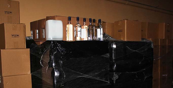 Büfeden bin 993 litre sahte içki çıktı