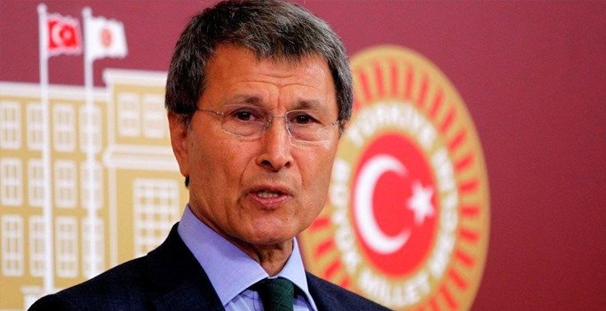 Bahçeli'den MHP'den ihraç edilen Yusuf Halaçoğlu'na sürpriz hediye