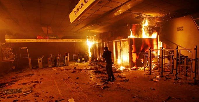 Şili Devlet Başkanı: Şu an savaştayız, OHAL'in kapsamı genişletilecek