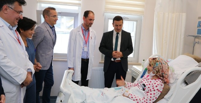 Kalp kapağı ve ana atardamarı aynı anda değiştirildi