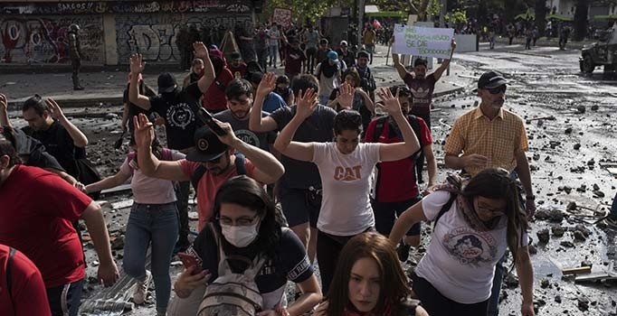 Şili'de zam ateşi sokağa düştü, devlet başkanı halktan özür diledi