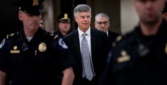 ABD'li diplomat Trump'ın azil soruşturmasıyla ilgili Kongreye ifade verdi