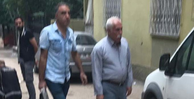 Sahte paraları asma tavana gizleyen mühendis kalpazan yakalandı