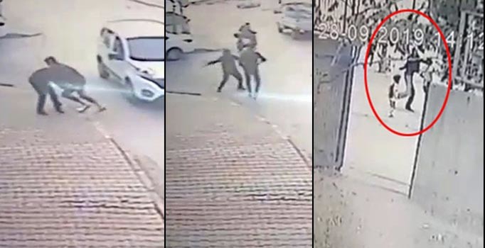 İstanbul'da korku dolu anlar! Önüne gelene bıçakla saldırdı