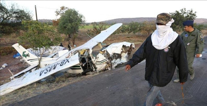 Meksika'da küçük uçak düştü: 5 ölü