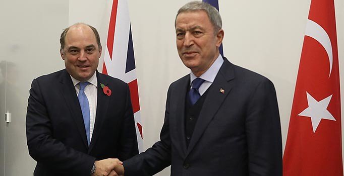 Akar, İngiltere Savunma Bakanı ile görüştü