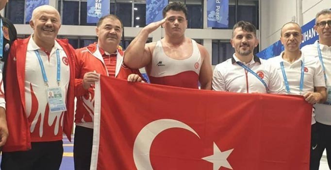 Rıza Kayaalp'ten altın madalya