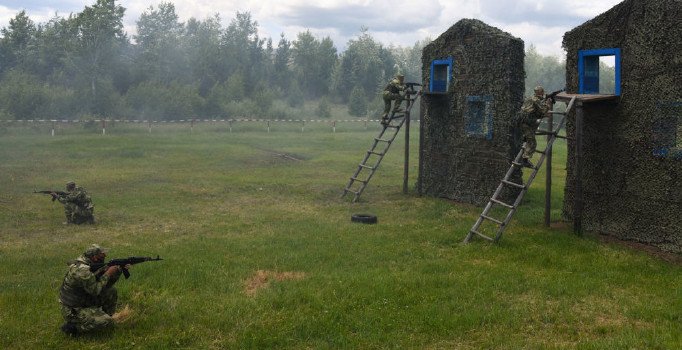 Rus asker, 8 silah arkadaşını katletti