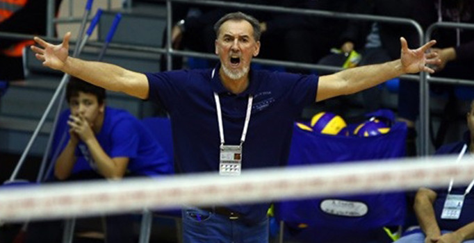 Fenerbahçe voleybol takımında üç imza