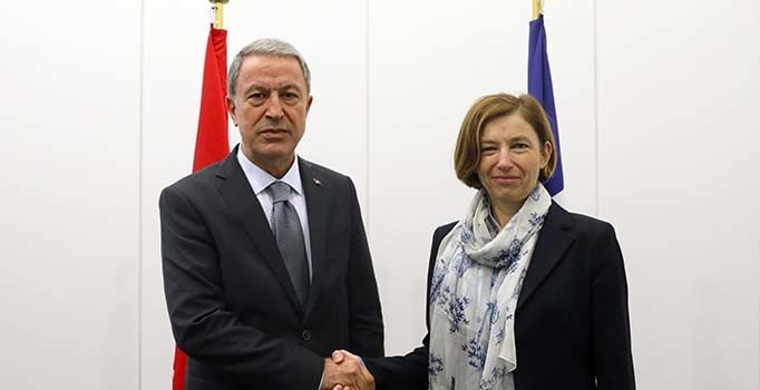 Bakan Akar, Fransız mevkidaşı ile görüştü