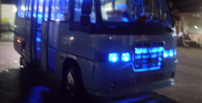 Yolcuları yolda indirip karısını öldürmeye gitti