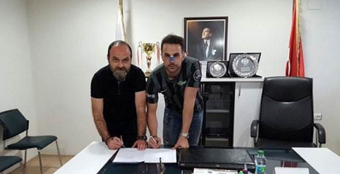 Serdar Kesimal, Akhisar Belediyespor'la 2 yıllık sözleşme imzaladı