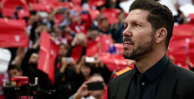 Atletico Madrid taraftarları Simeone'nin kalması için eylem yaptı