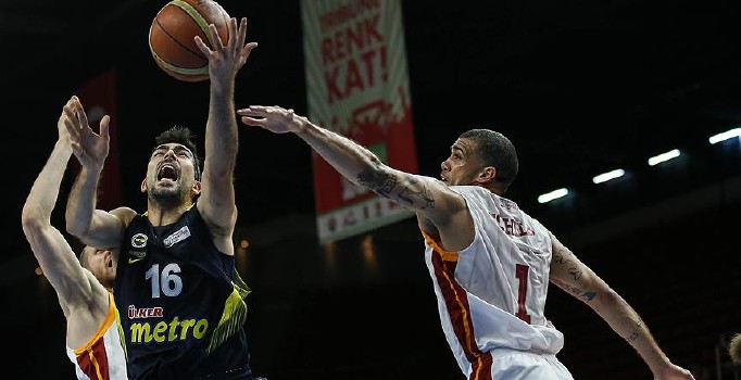 Fenerbahçe finalde Anadolu Efes'in rakibi oldu