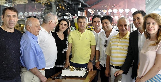 Şenol Güneş'e sürpriz doğum günü kutlaması