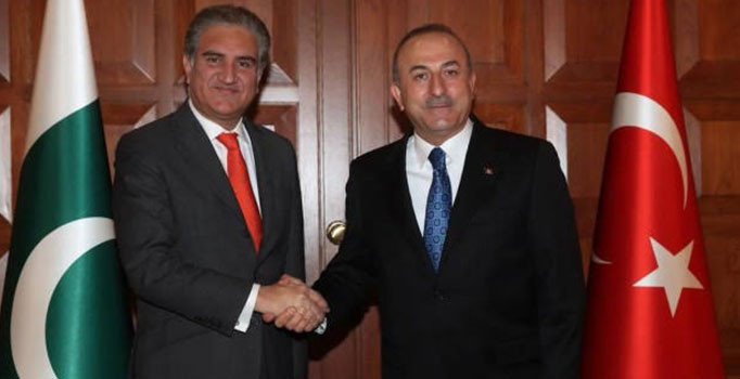 Bakan Çavuşoğlu, Pakistanlı mevkidaşı Kureyşi ile telefonda görüştü