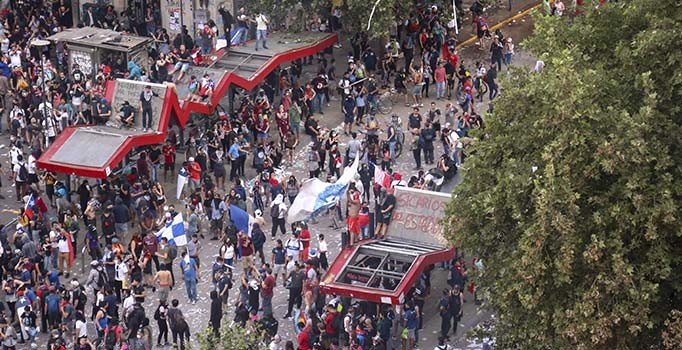 Şili'de sokağın tansiyonu düşmedi, göstericiler 'Hayat çok pahalı' diye haykırdı