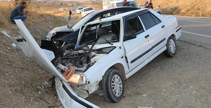 Adıyaman’da iki otomobil çarpıştı: 4 yaralı