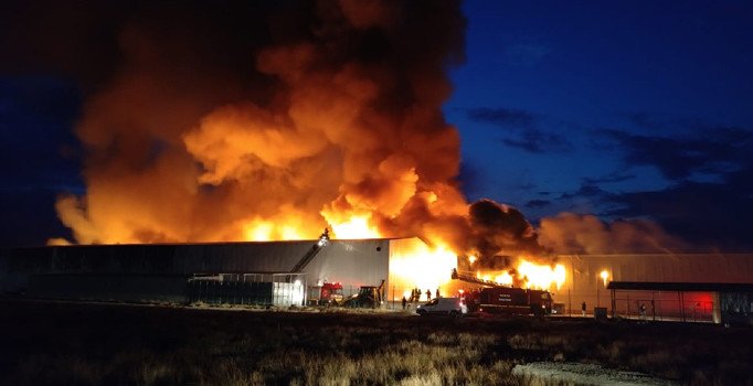 Konya'da bisküvi fabrikasında yangını