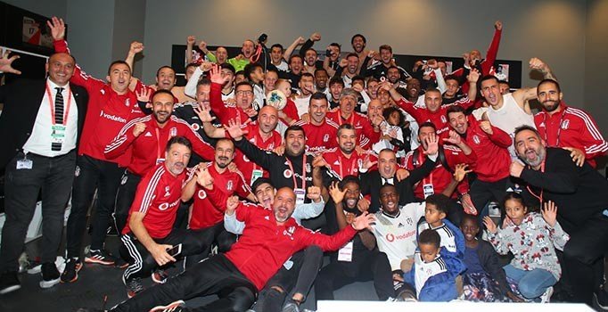 Beşiktaş’tan galibiyet pozu