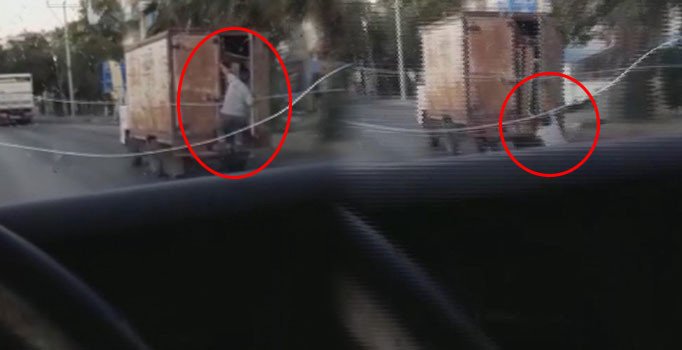 Kamyonet kasasına tutunarak yolculukta kötü son