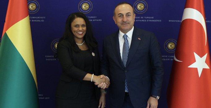 Dışişleri Bakanı Çavuşoğlu: YPG'liler para karşılığında DEAŞ'lıları bırakıyor