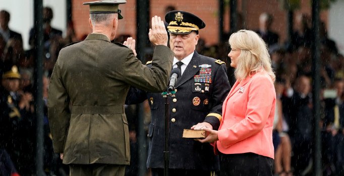 Pentagon'dan 'Bağdadi operasyonu' açıklaması: İki kişiyi de canlı ele geçirdik