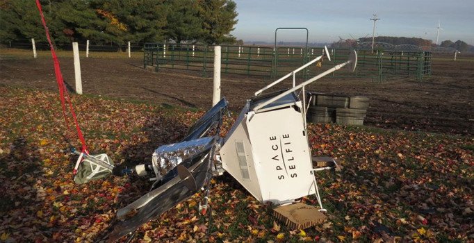 Teknoloji devi Samsung'un 'SpaceSelfie' aracı bir evin bahçesine düştü