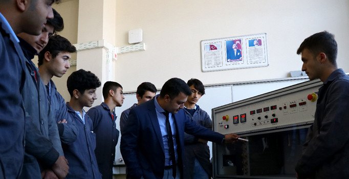 Geleceğin mühendislerinden "elektrik ve su tasarruflu" sistem