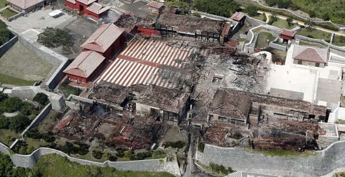 Japonya'da Dünya Mirası listesinde yer alan Shuri Kalesi kül oldu