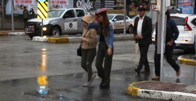 Yağışla birlikte sıcaklıklar düşüyor