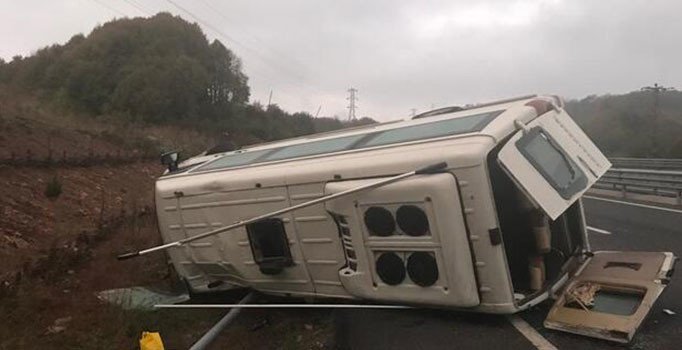 Zonguldak'ta maden işçilerini taşıyan minibüs devrildi: 15 yaralı
