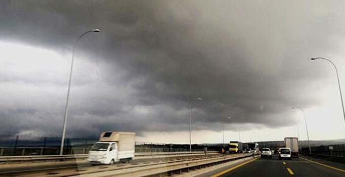 İstanbul'da beklenen yağmur başladı