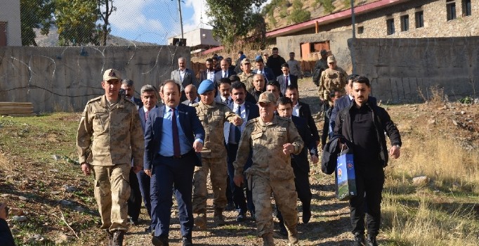 Teröristlerin 26 yıl önce köy basıp şehit ettiği siviller törenle anıldı