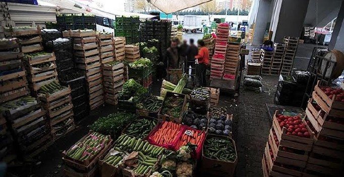 Zehirlenmeler sonrası Bayrampaşa Hali'nde ıspanak numunesi alındı