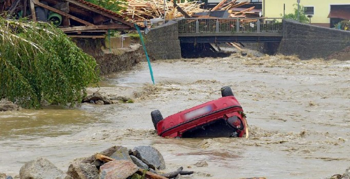 Almanya'da sel felaketi: 4 ölü