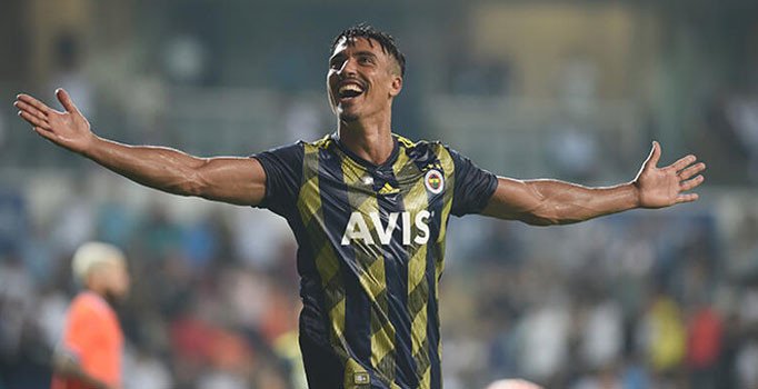 Fenerbahçe, Nabil Dirar'ın sözleşmesini 2 yıl uzattı
