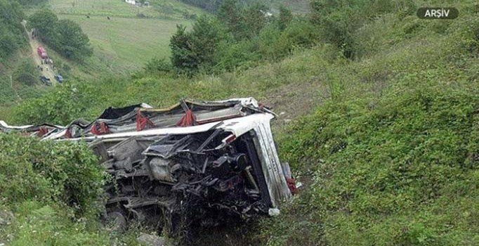 Myanmar'da otobüs kazası: 13 ölü