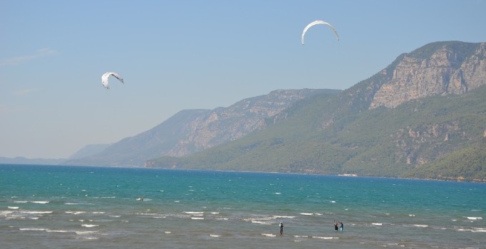 Hollandalı dede 4 katlı apartman yüksekliğinde sıçradı