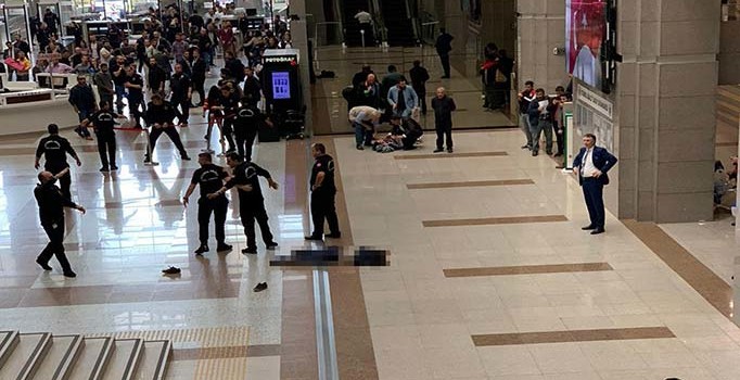 İstanbul Adalet Sarayı'nda 7. kattan atlayan kişi hayatını kaybetti