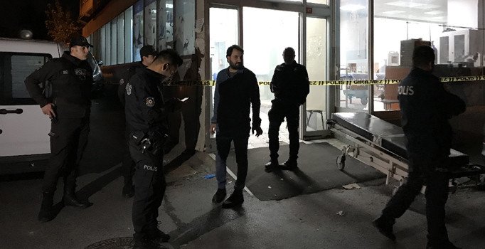 Avcılar'da doktor birlikte yaşadığı kadın meslektaşını vurdu