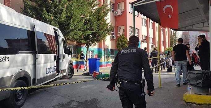 Avcılar'da okul bahçesindeki servis aracı öğrenciyi ezdi