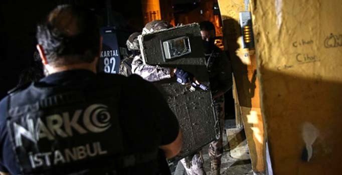 İstanbul'da 10 ayrı adrese uyuşturucu baskını