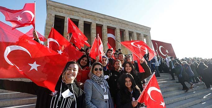 Anıtkabir'e ziyaretçi akını