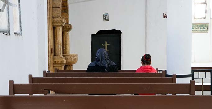 Türkiye'nin Tel Abyad'da onardığı Ermeni Kilisesi ibadete açıldı