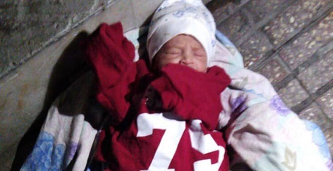 Vicdansızlar! 1 aylık bebeği sokağa terk ettiler